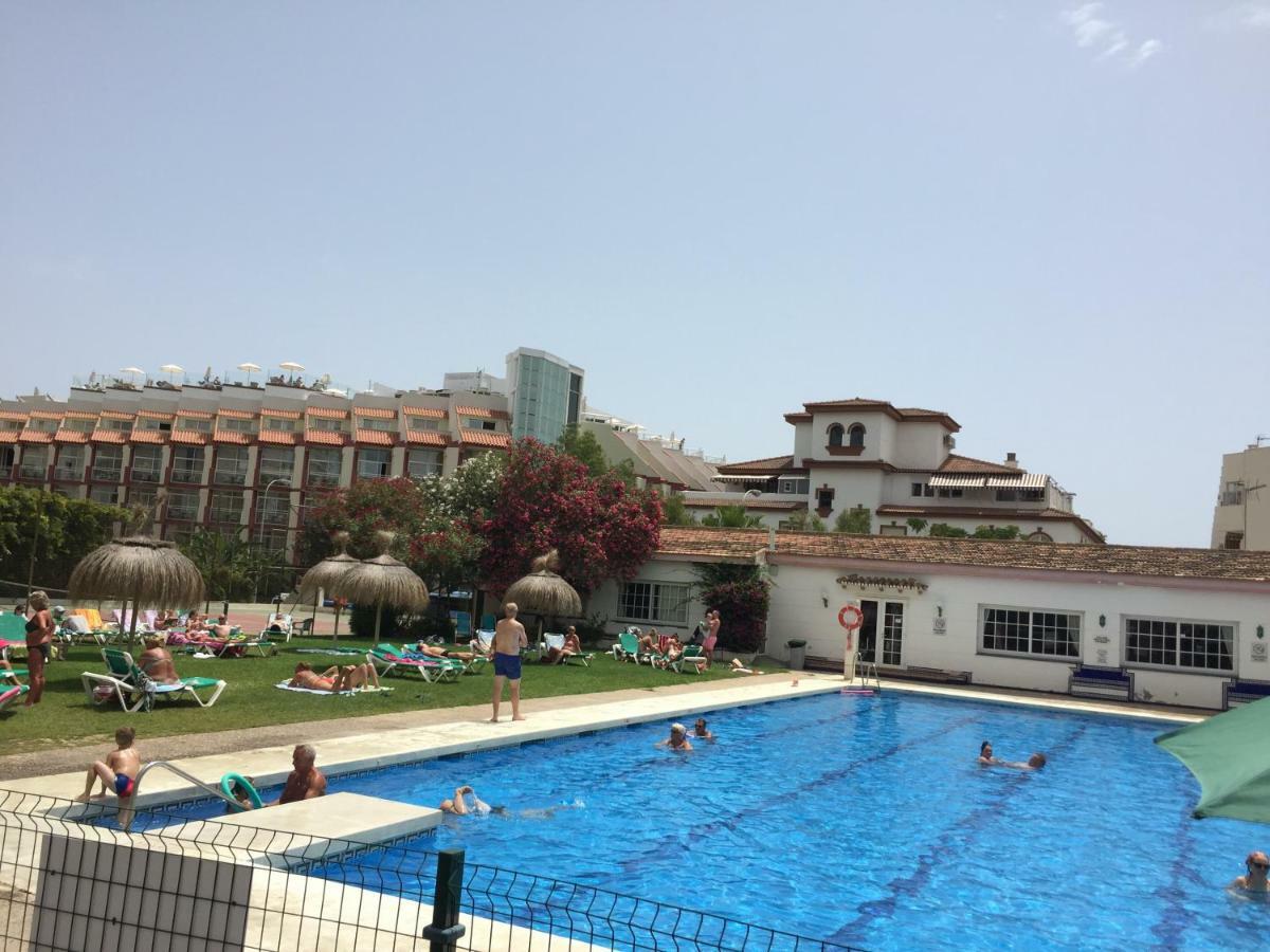 トレモリノスCarihuela Palace Beachアパートメント エクステリア 写真
